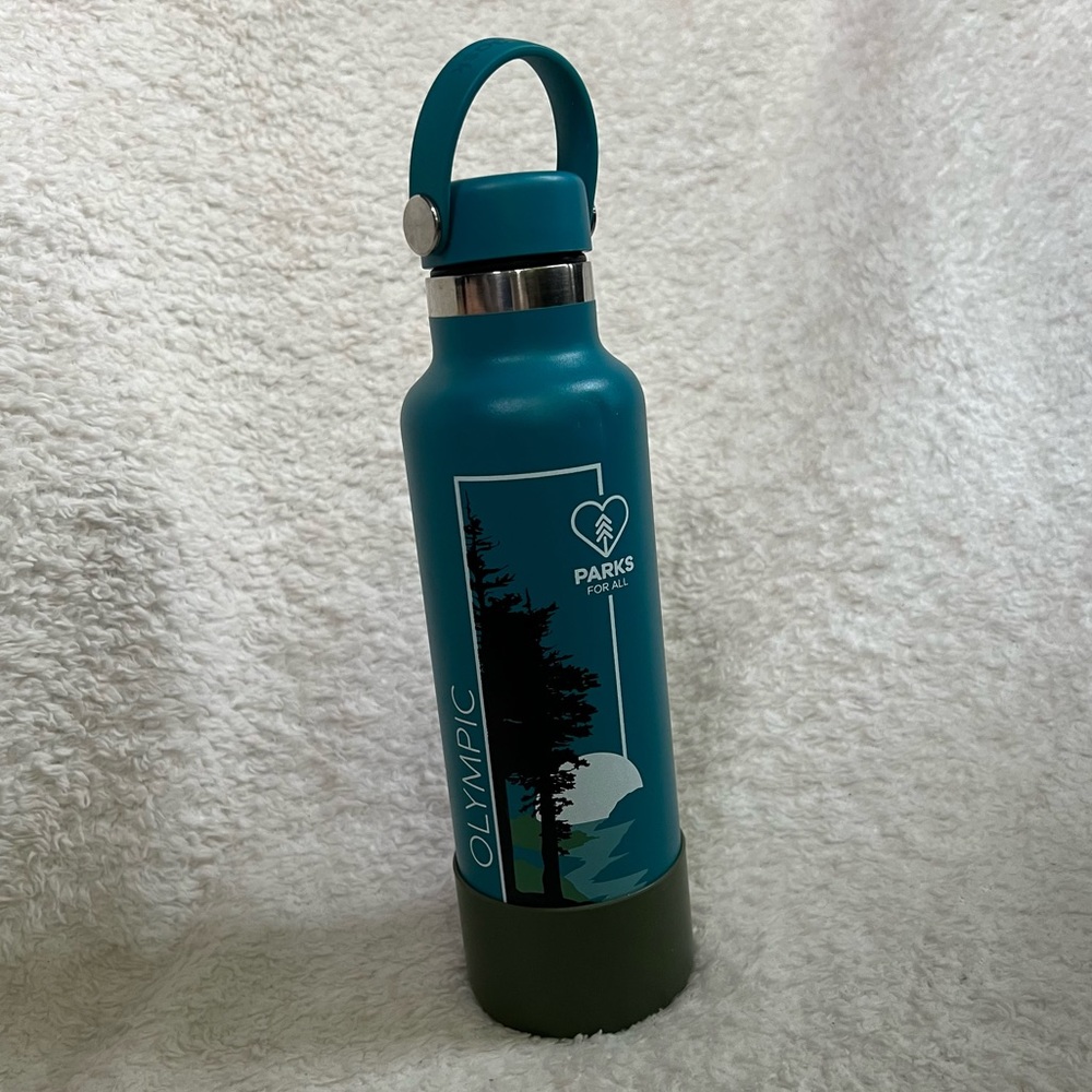 Hydroflask 21 oz standard mouth bottle with standard lid and green boot.